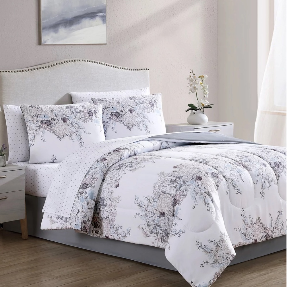 Givana Reversible8-Pc Comforter Sets - Ivory/lavender NWT